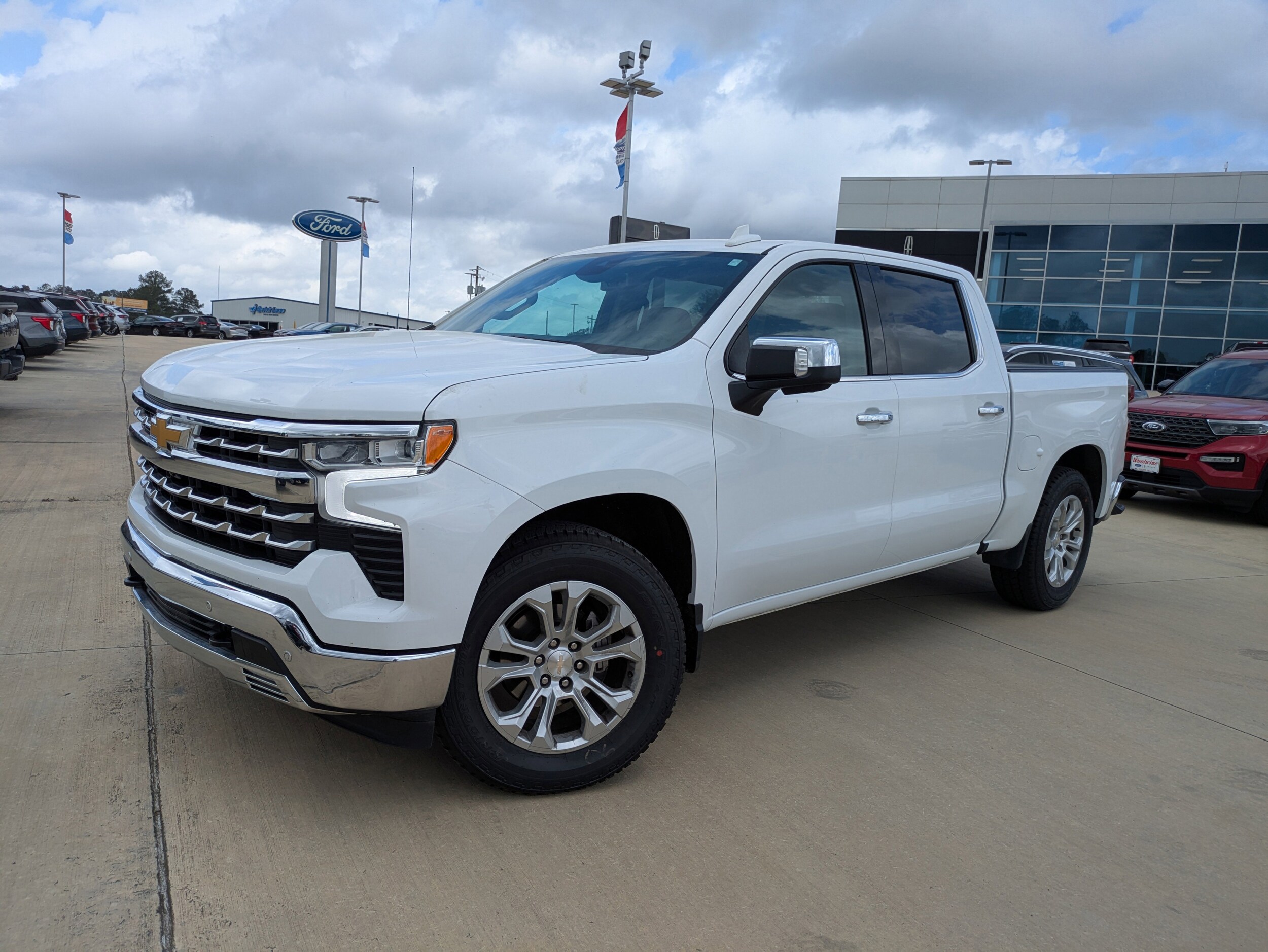 2023 Chevrolet Silverado 1500 LTZ photo 4