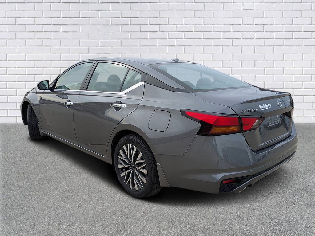 Used 2024 Nissan Altima 2.5 SV Sedan