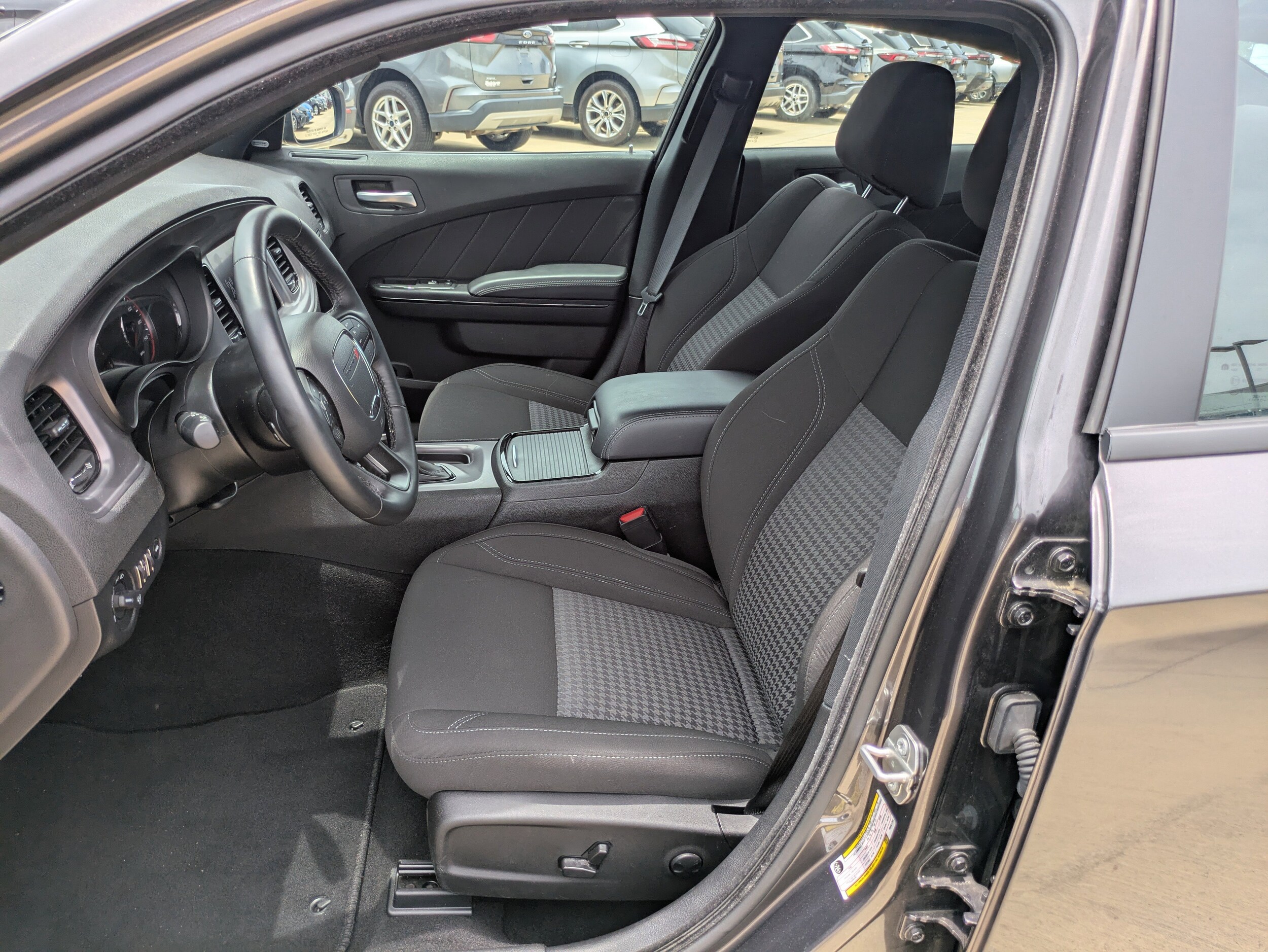 2023 Dodge Charger SXT photo 4