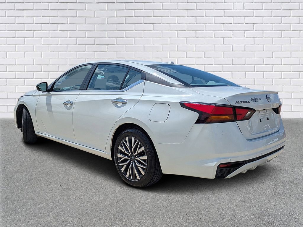 Used 2025 Nissan Altima SV Sedan