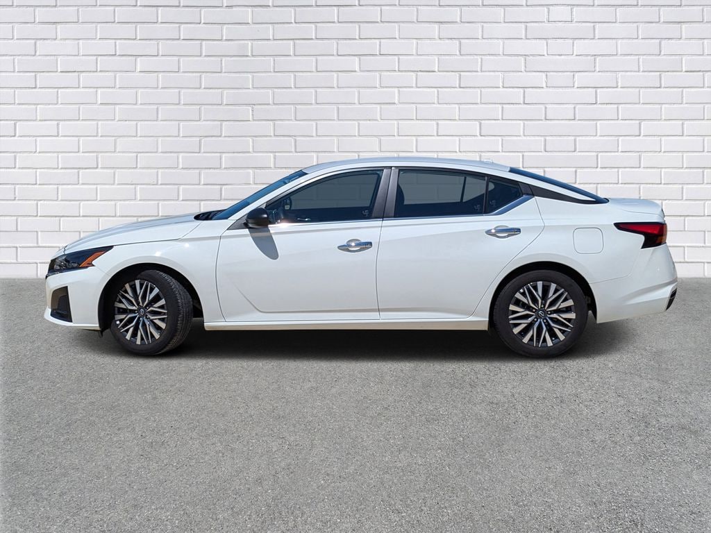 Used 2025 Nissan Altima SV Sedan