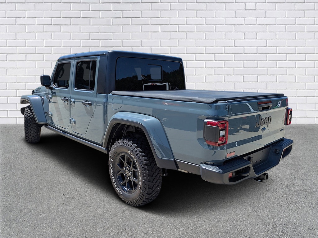 Used 2024 Jeep Gladiator Sport Truck Crew Cab