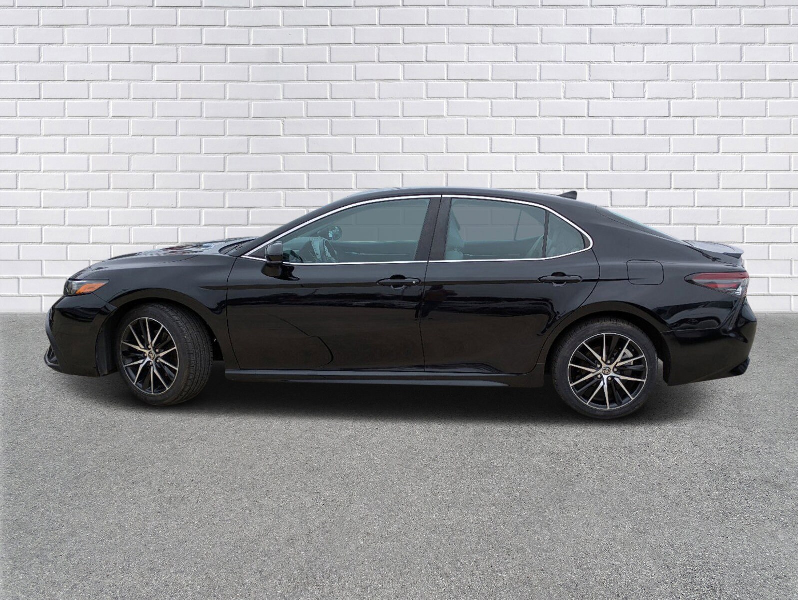 2021 Toyota Camry SE photo 2