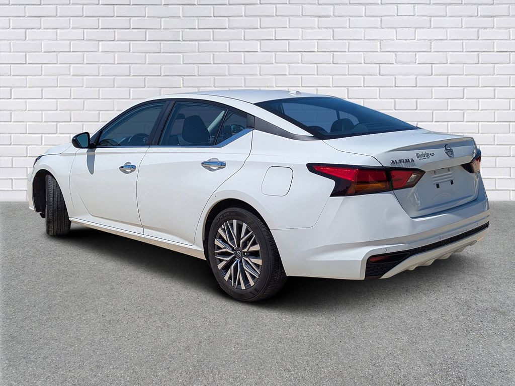 Used 2025 Nissan Altima SV Sedan