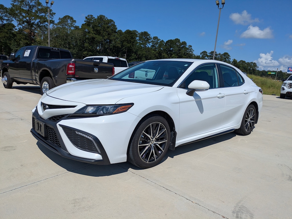 Used 2024 Toyota Camry SE Sedan