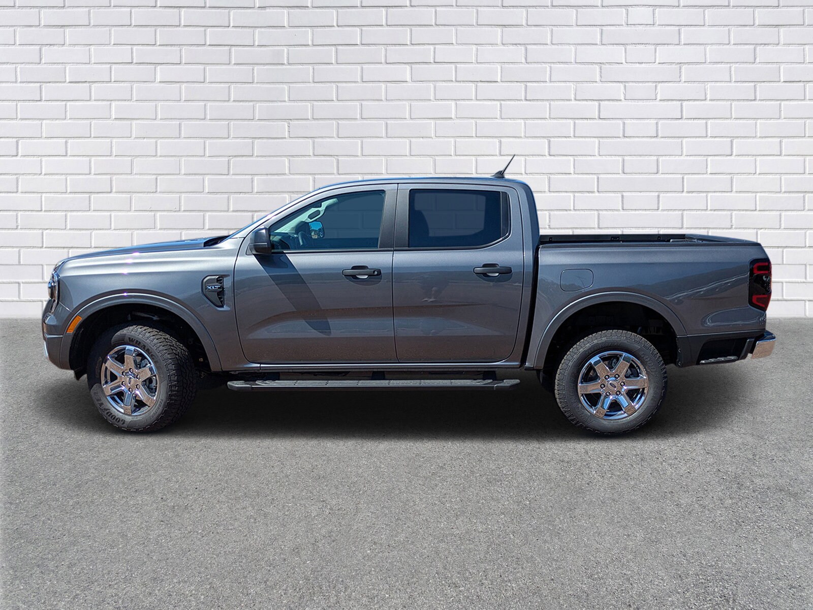 2025 Ford Ranger XLT photo 2