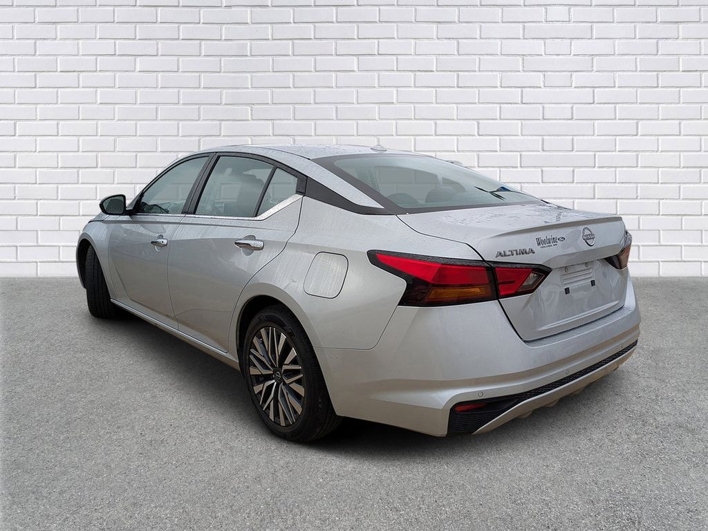 Used 2024 Nissan Altima 2.5 SV Sedan