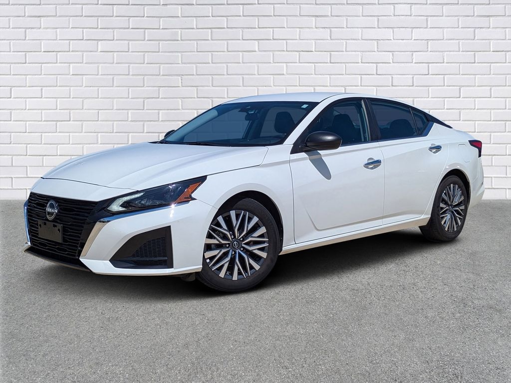 Used 2025 Nissan Altima SV Sedan