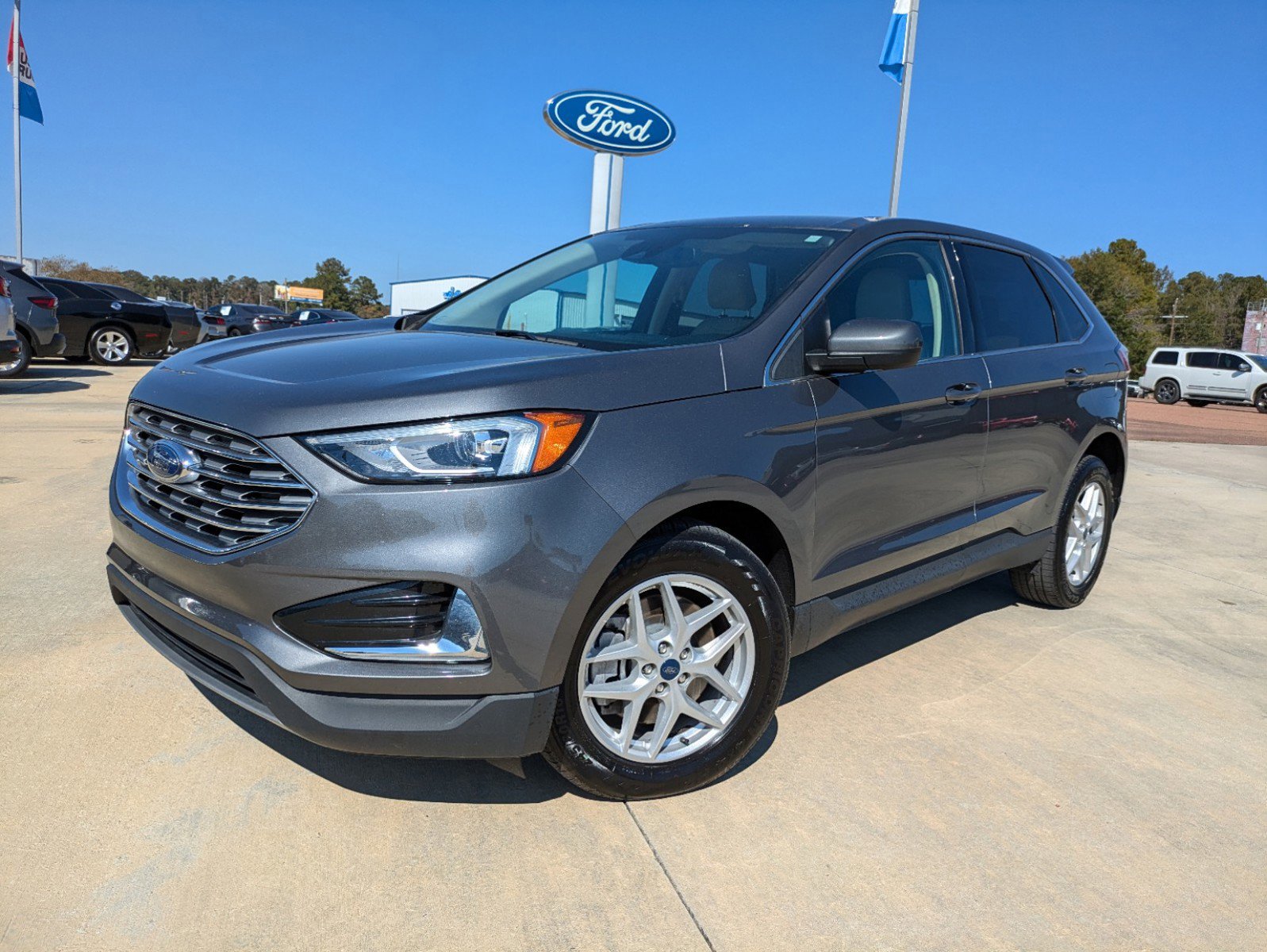 2022 Ford Edge SEL photo 4