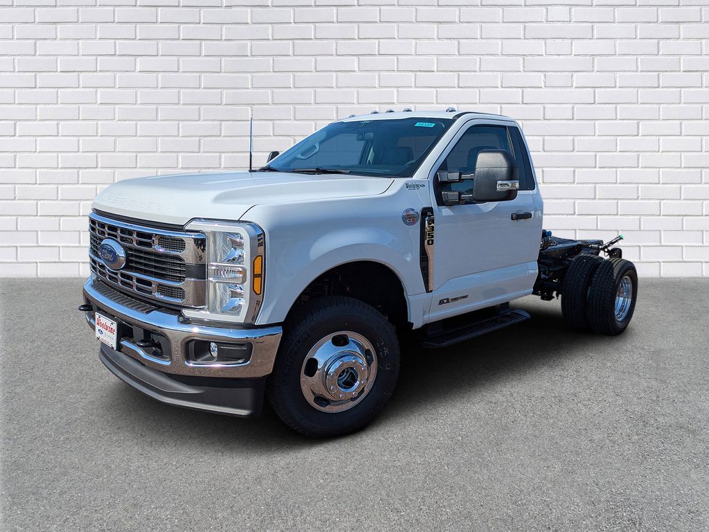 2026 Ford F-350 Super Duty Chassis Cab XL's photo