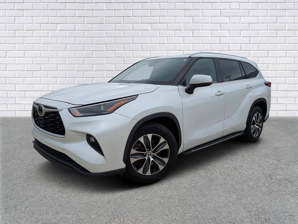 2022 Toyota Highlander XLE's photo