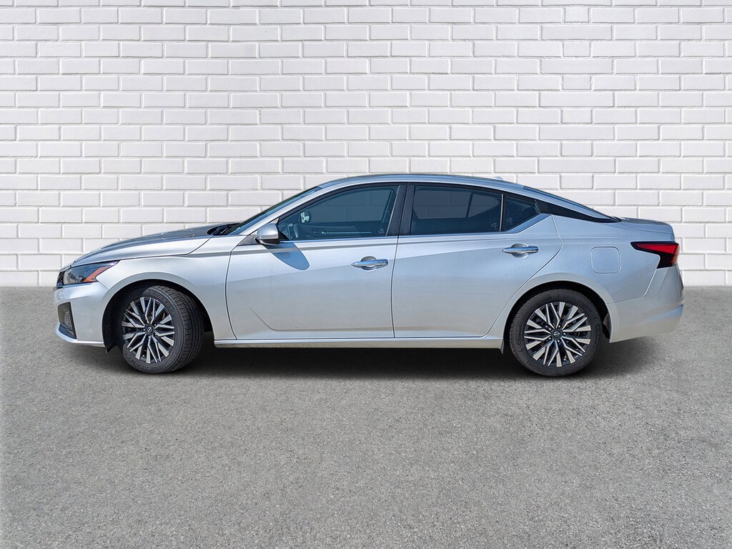 Used 2023 Nissan Altima 2.5 SV Sedan
