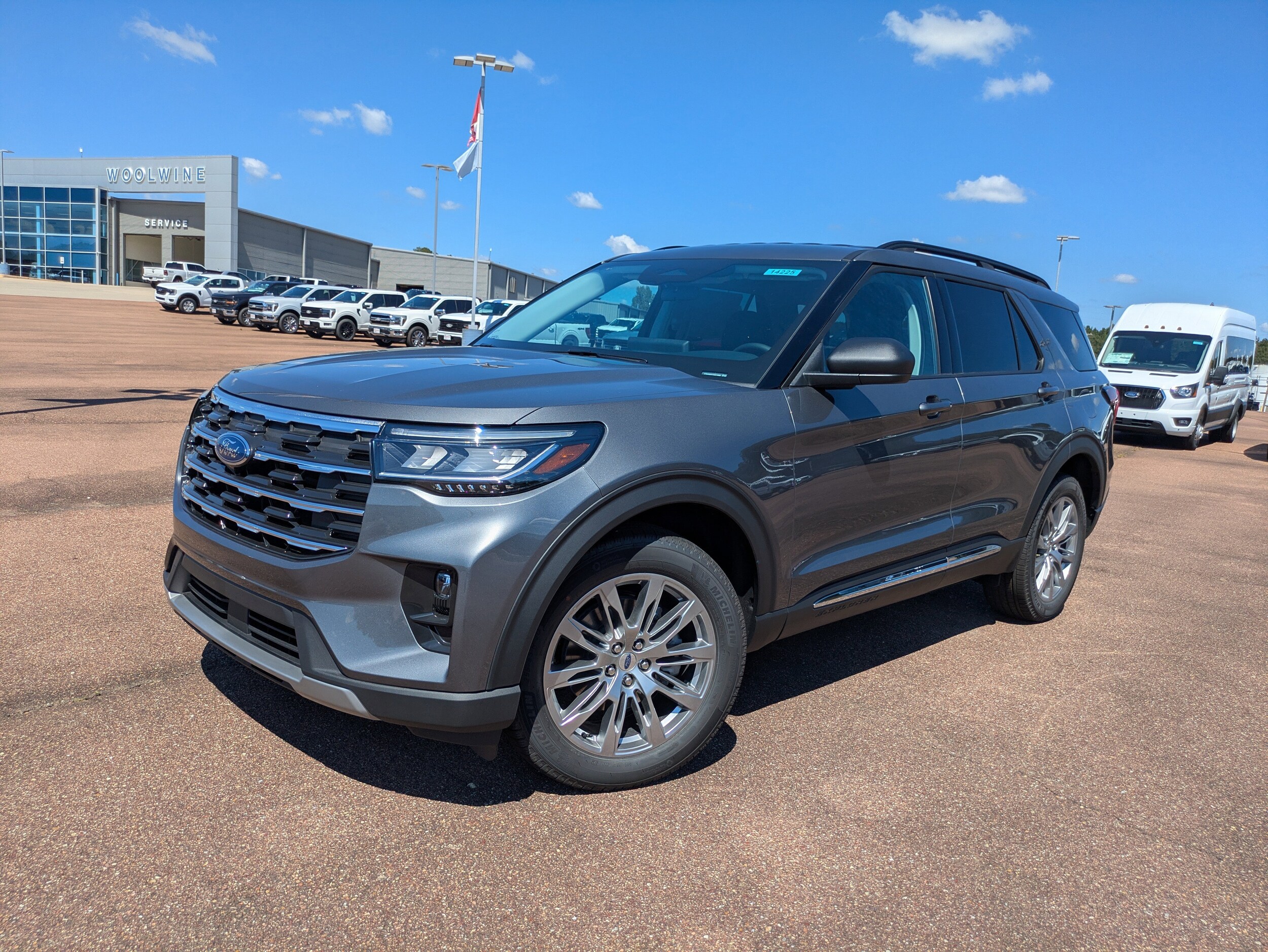 2025 Ford Explorer photo 4