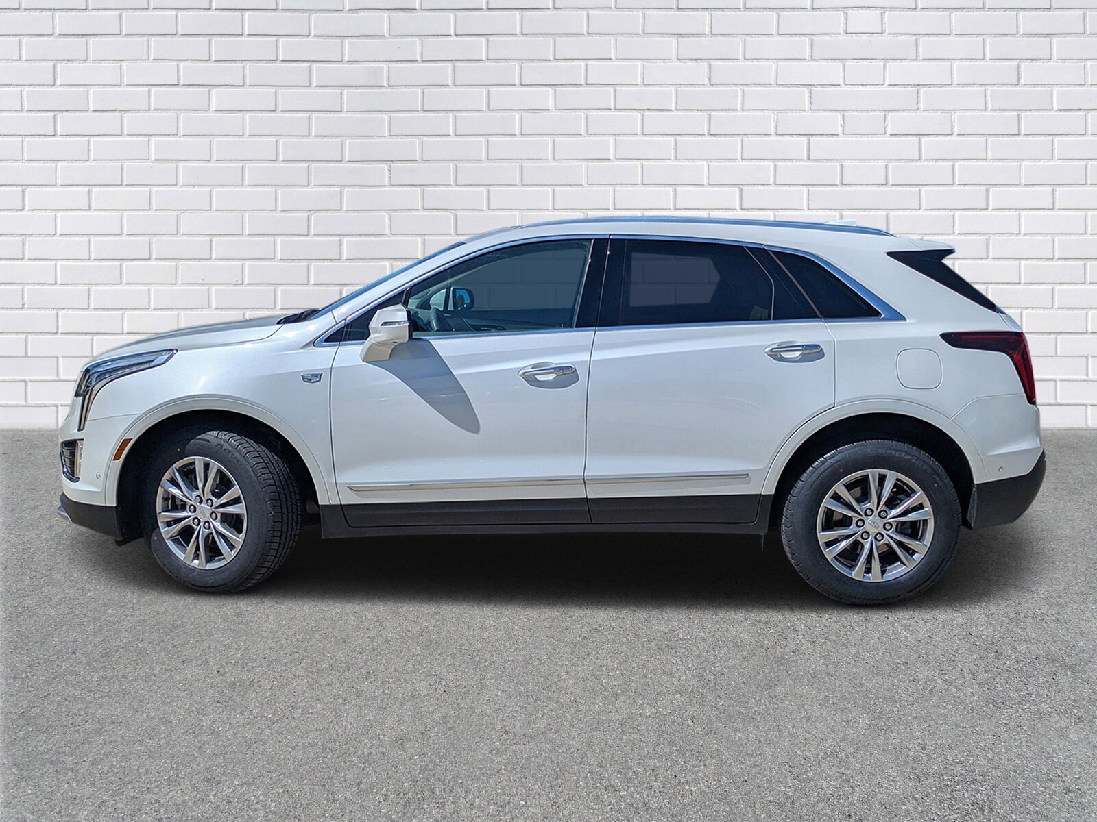2022 Cadillac XT5 Premium Luxury photo 2