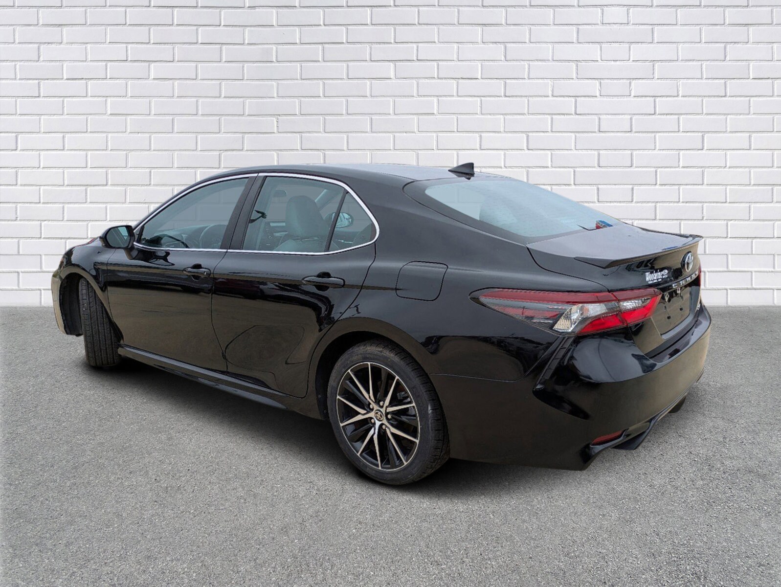 2021 Toyota Camry SE photo 3