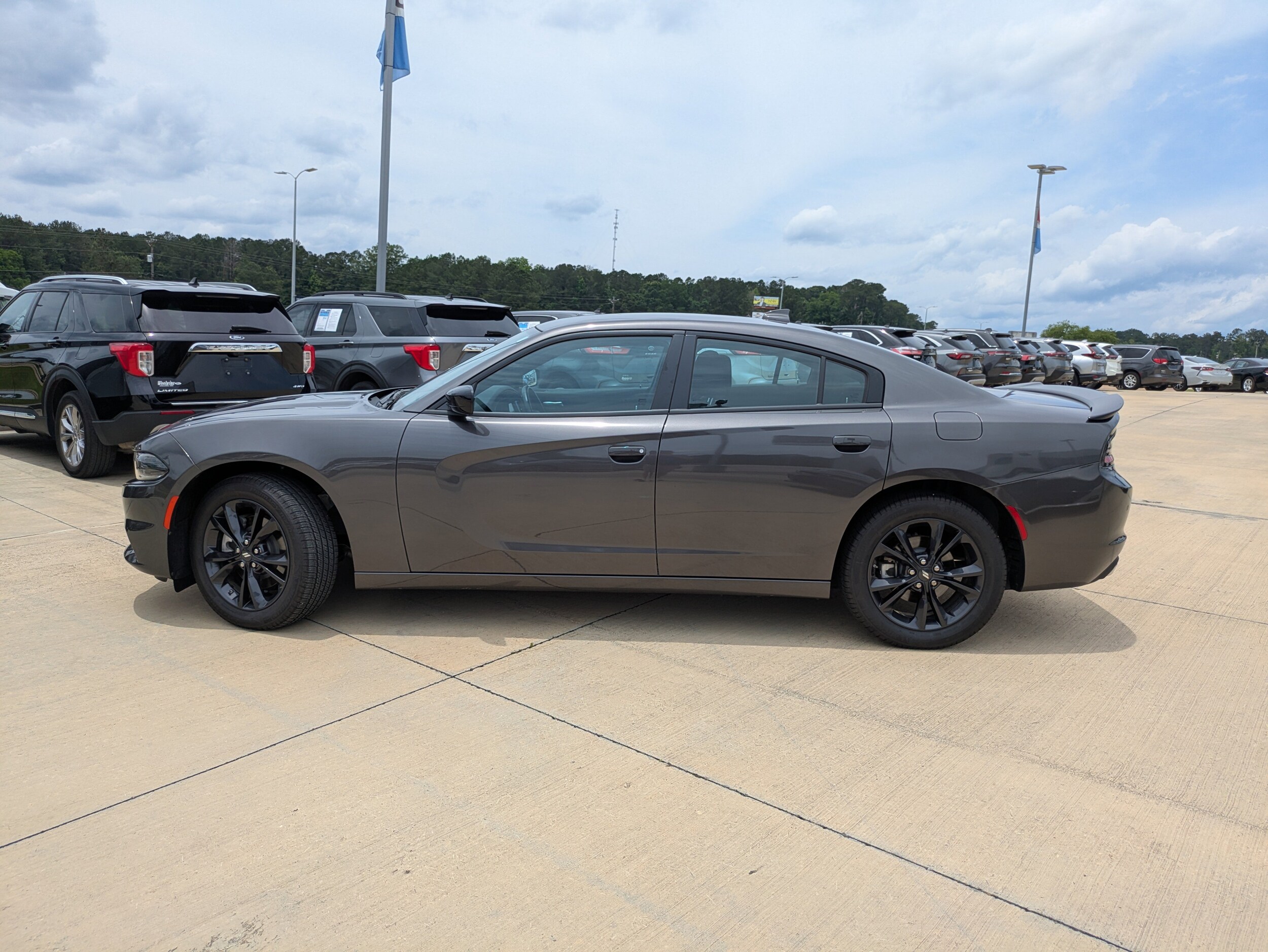 2023 Dodge Charger SXT photo 2