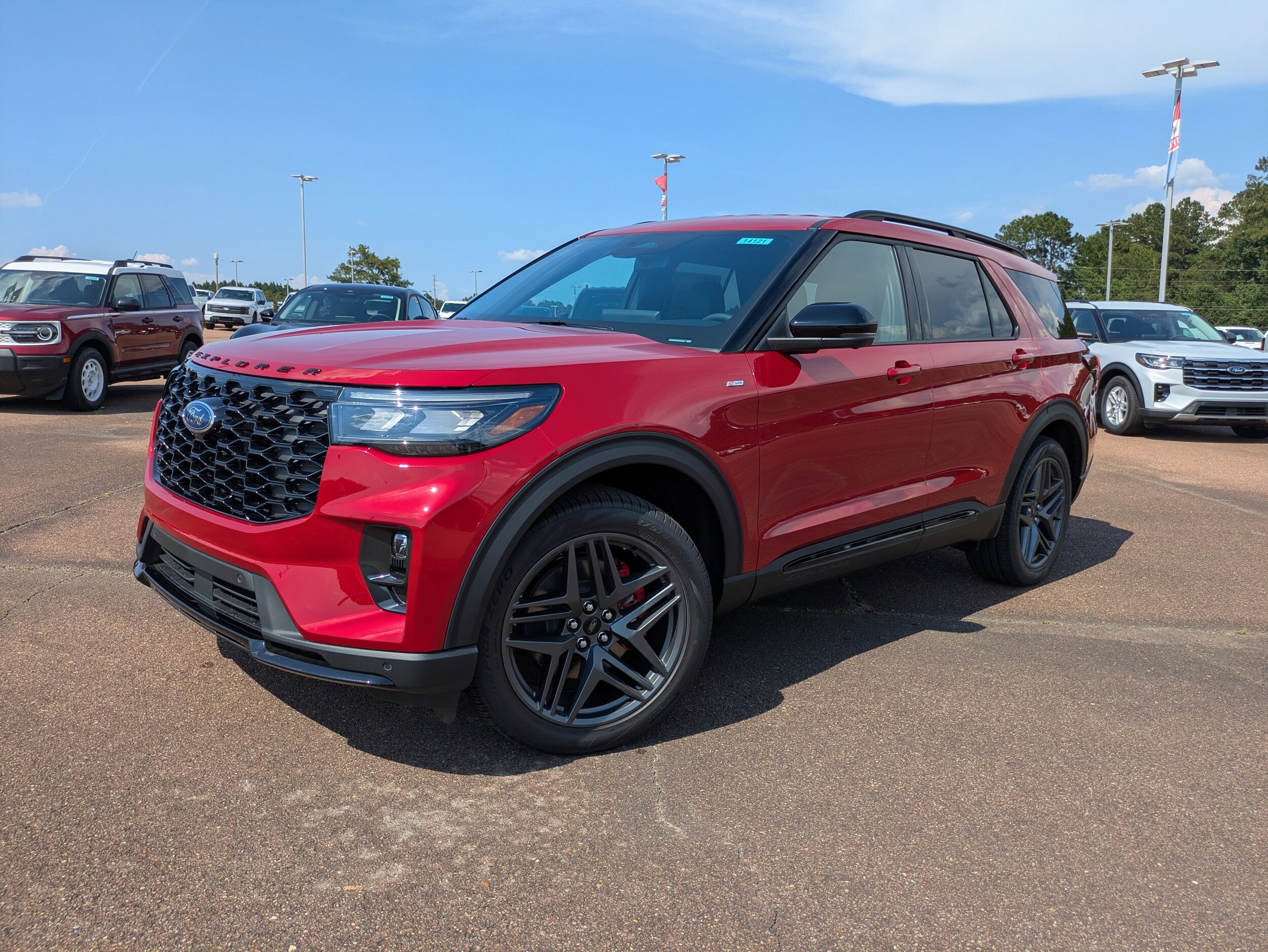 2025 Ford Explorer ST-Line photo 4