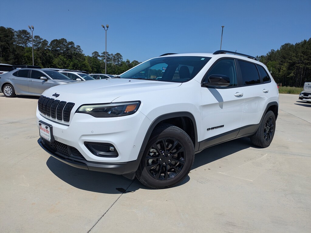 Used 2023 Jeep Cherokee Altitude Lux SUV