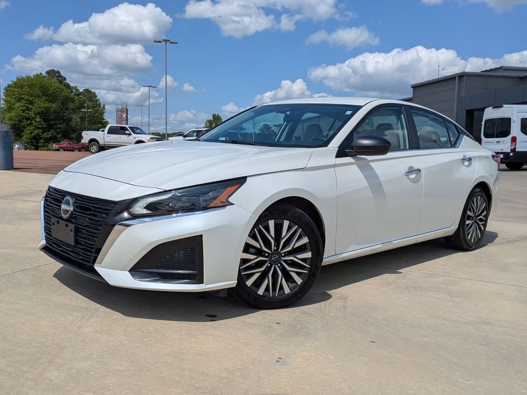 Used 2025 Nissan Altima SV Sedan