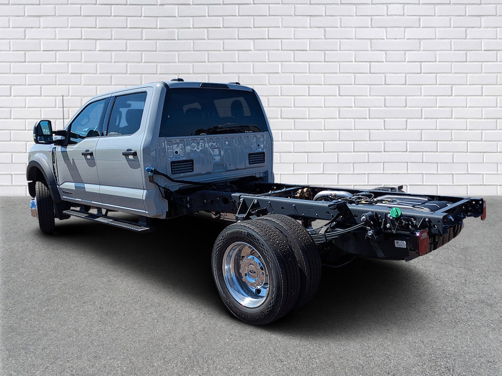 New 2026 Ford F-450 Chassis XLT Truck Crew Cab