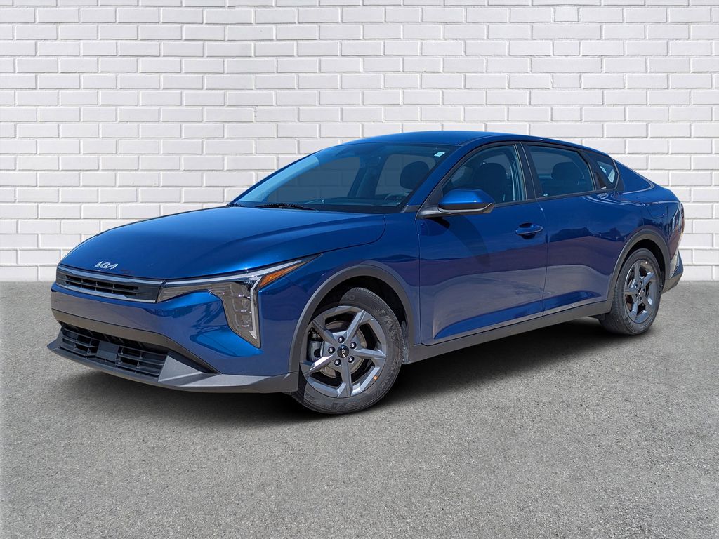 2025 Kia K4 LXS AT's photo