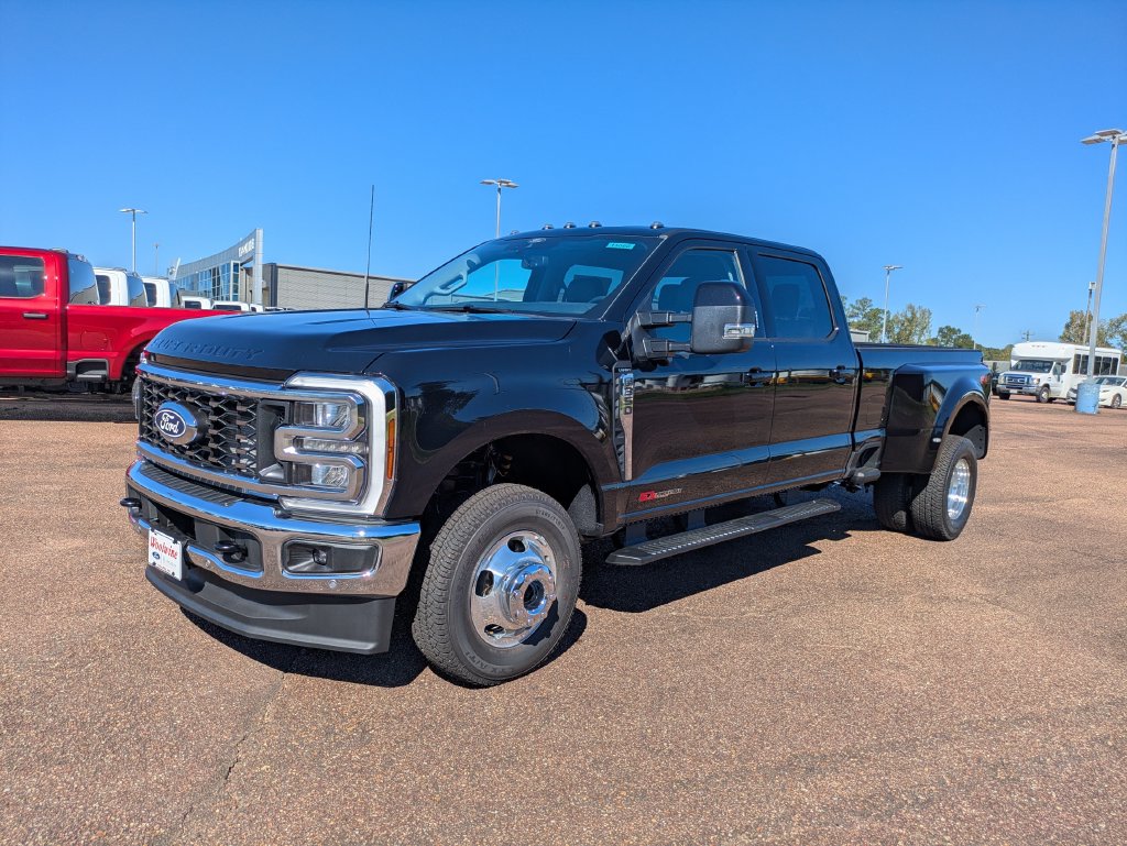 2027 Ford F-350 Lariat Truck Crew Cab