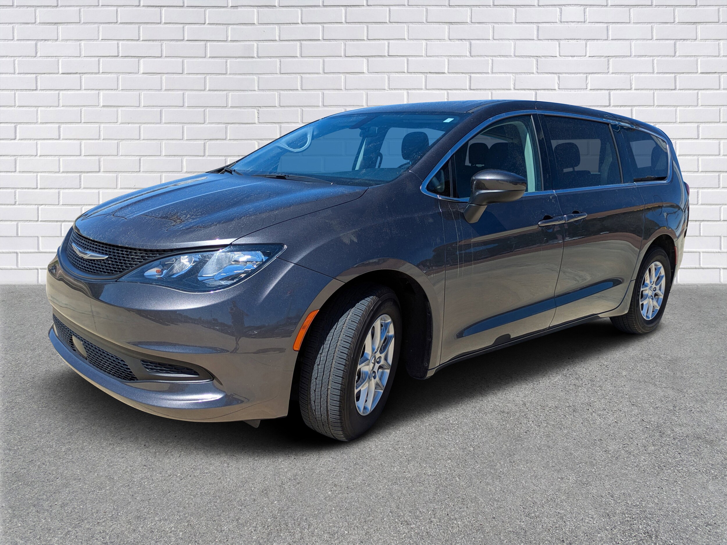 2022 Chrysler Voyager LX photo 3