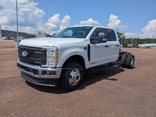 2027 Ford F-350 Chassis XL Truck Crew Cab
