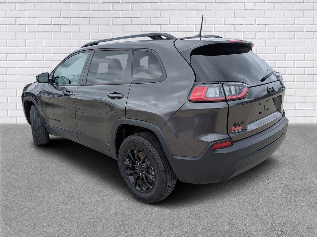 Used 2023 Jeep Cherokee Altitude Lux SUV
