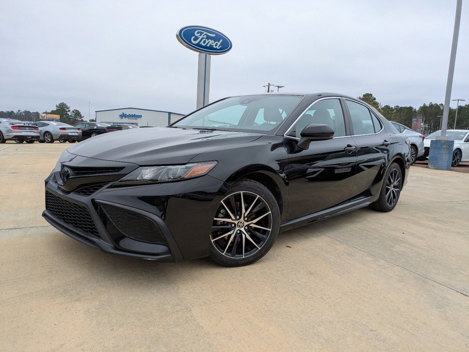 2021 Toyota Camry SE photo 4