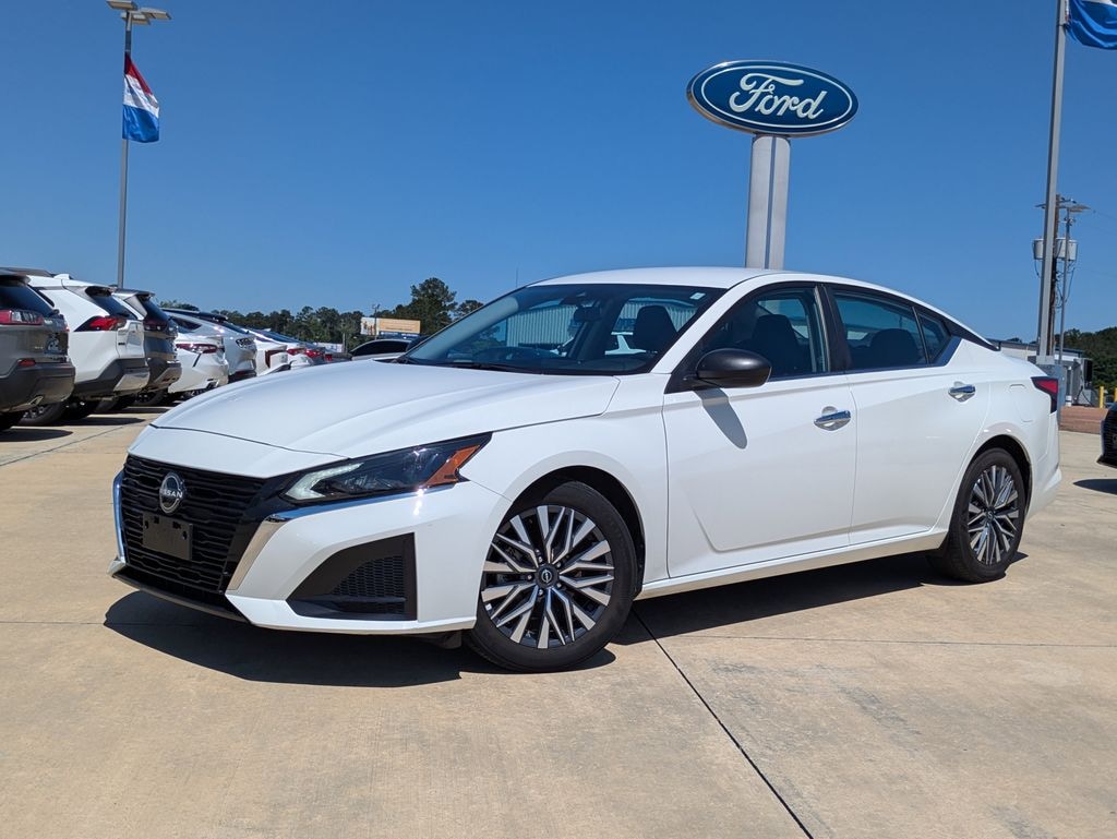 Used 2025 Nissan Altima SV Sedan