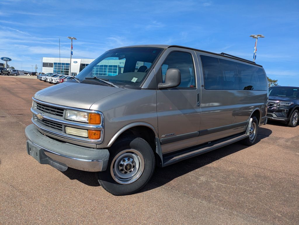 2001 Chevrolet Express Base's photo