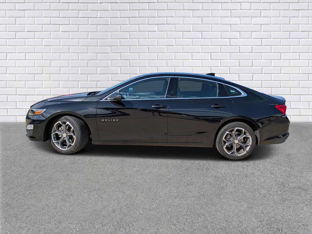 2024 Chevrolet Malibu 1LT photo 2