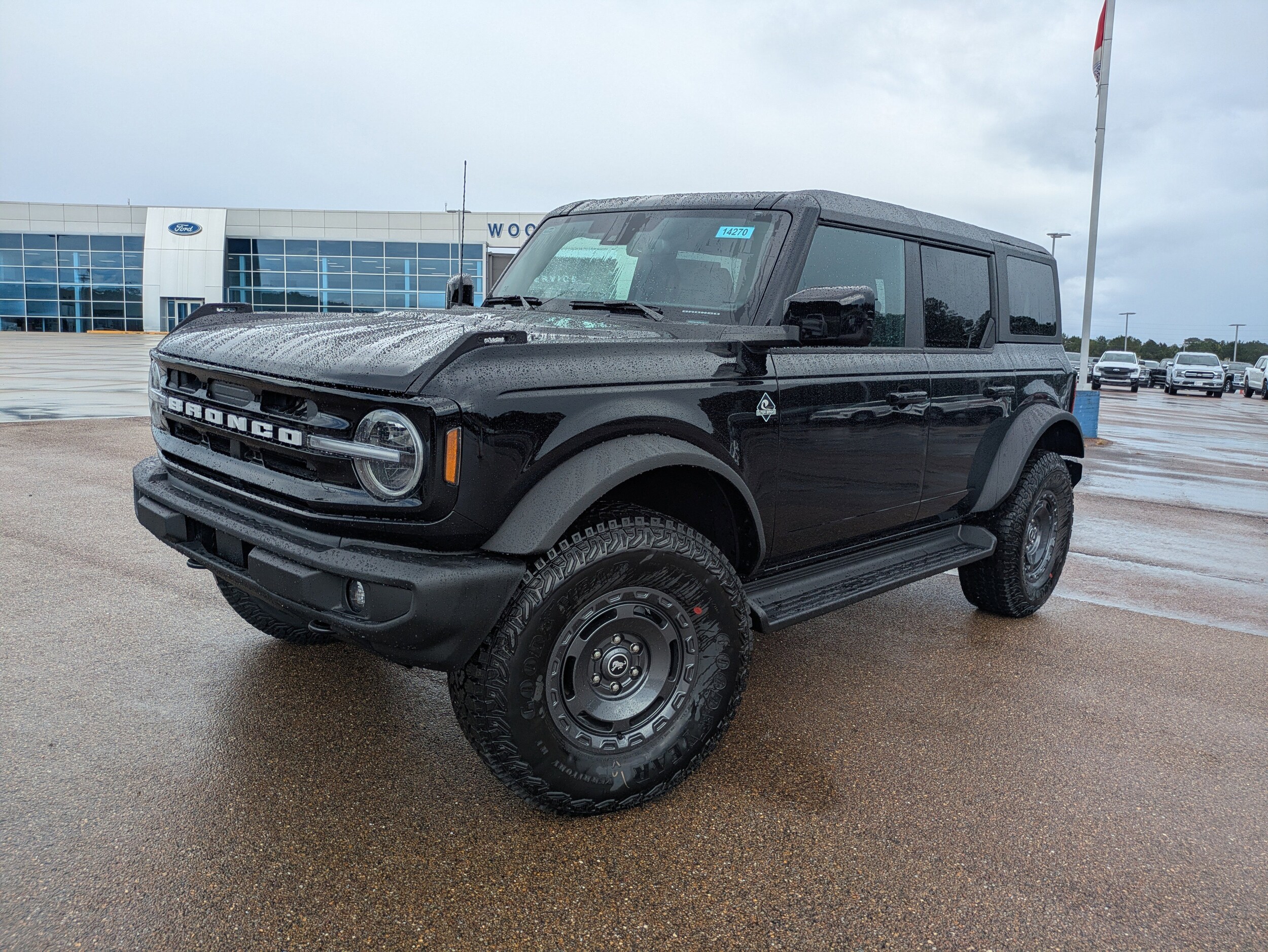 2025 Ford Bronco Outer Banks photo 3