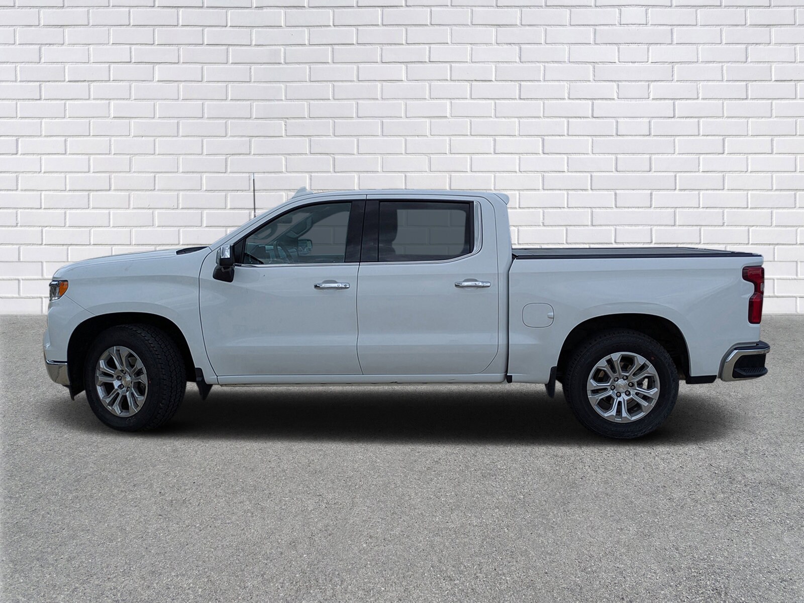 2023 Chevrolet Silverado 1500 LTZ photo 2