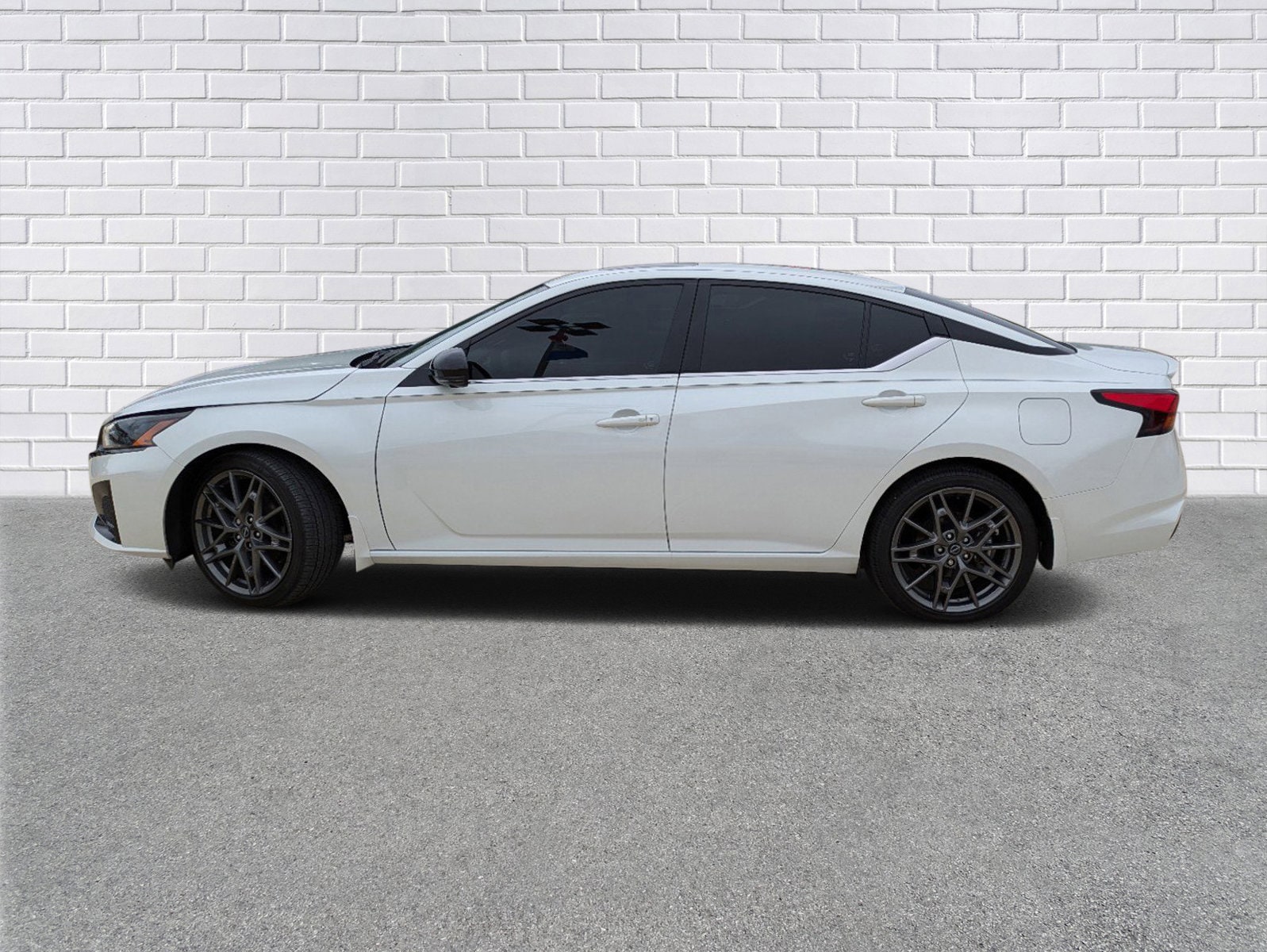 Used 2023 Nissan Altima SR with VIN 1N4AL4CV2PN302452 for sale in Collins, MS