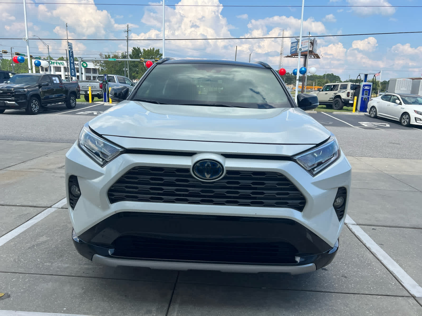 2021 Toyota RAV4 Hybrid XSE photo 2