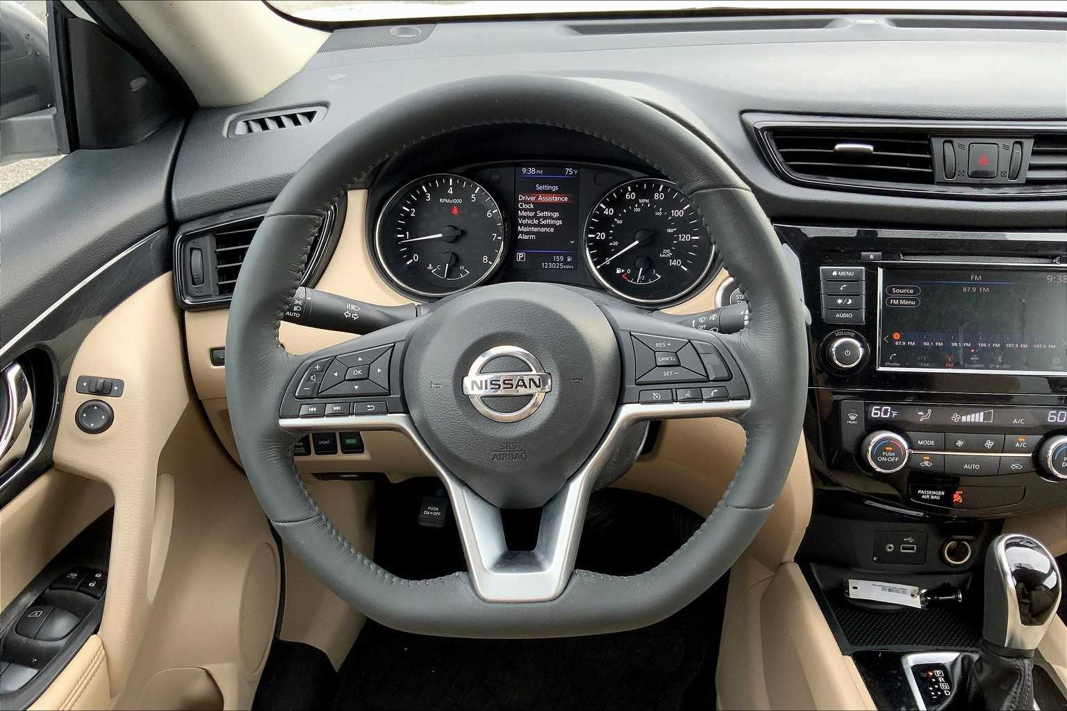 2018 Nissan Rogue SV photo 4