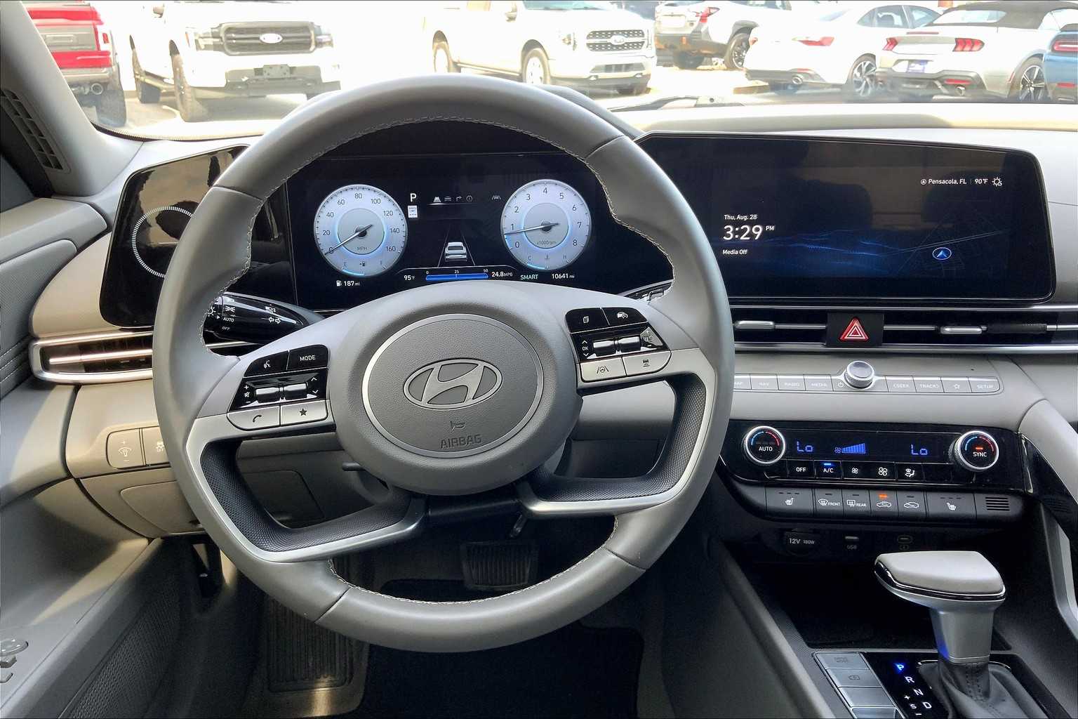 2024 Hyundai Elantra SEL Convenience photo 4