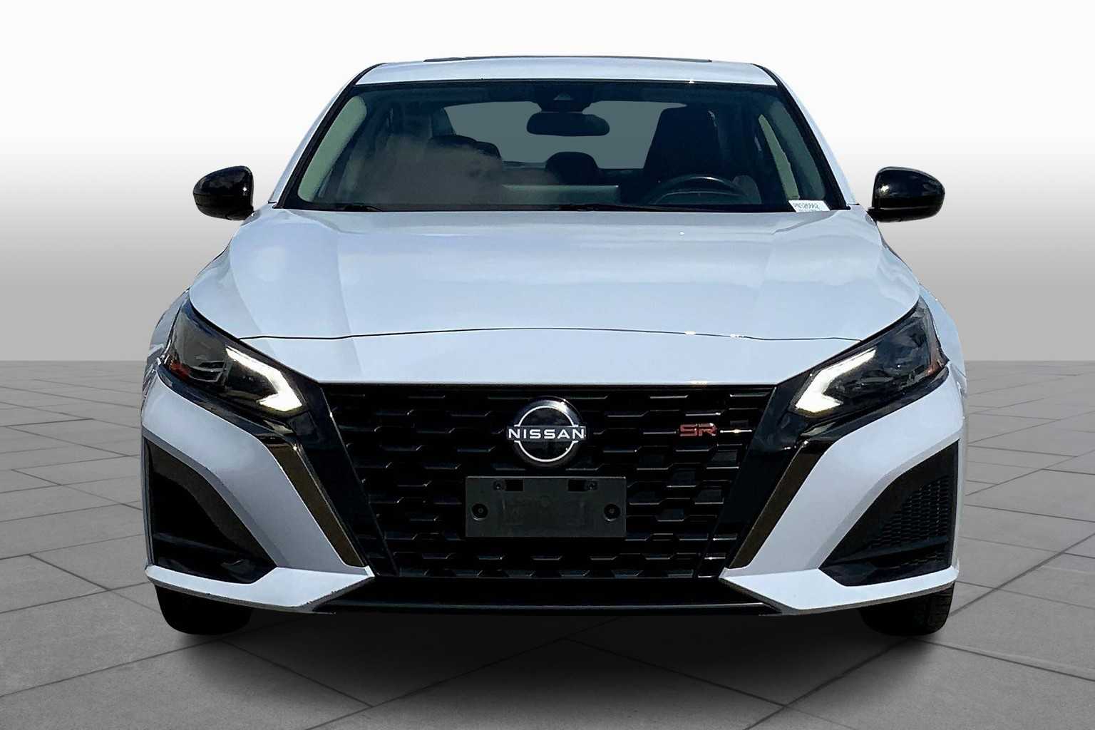 2023 Nissan Altima 2.5 SR photo 2