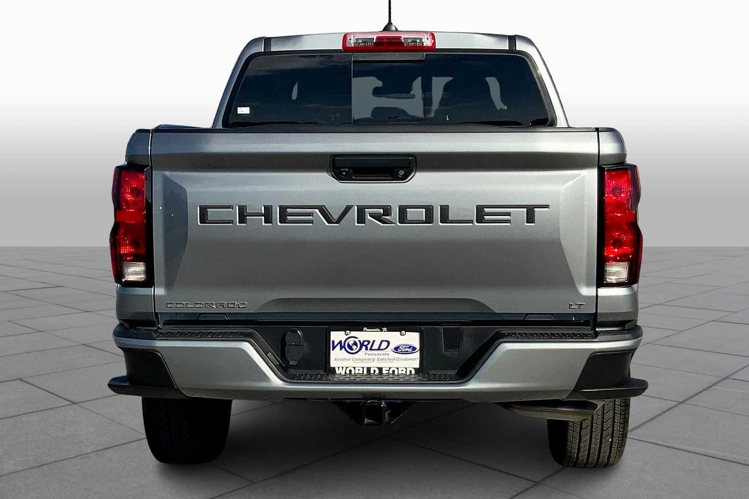 2023 Chevrolet Colorado LT photo 3