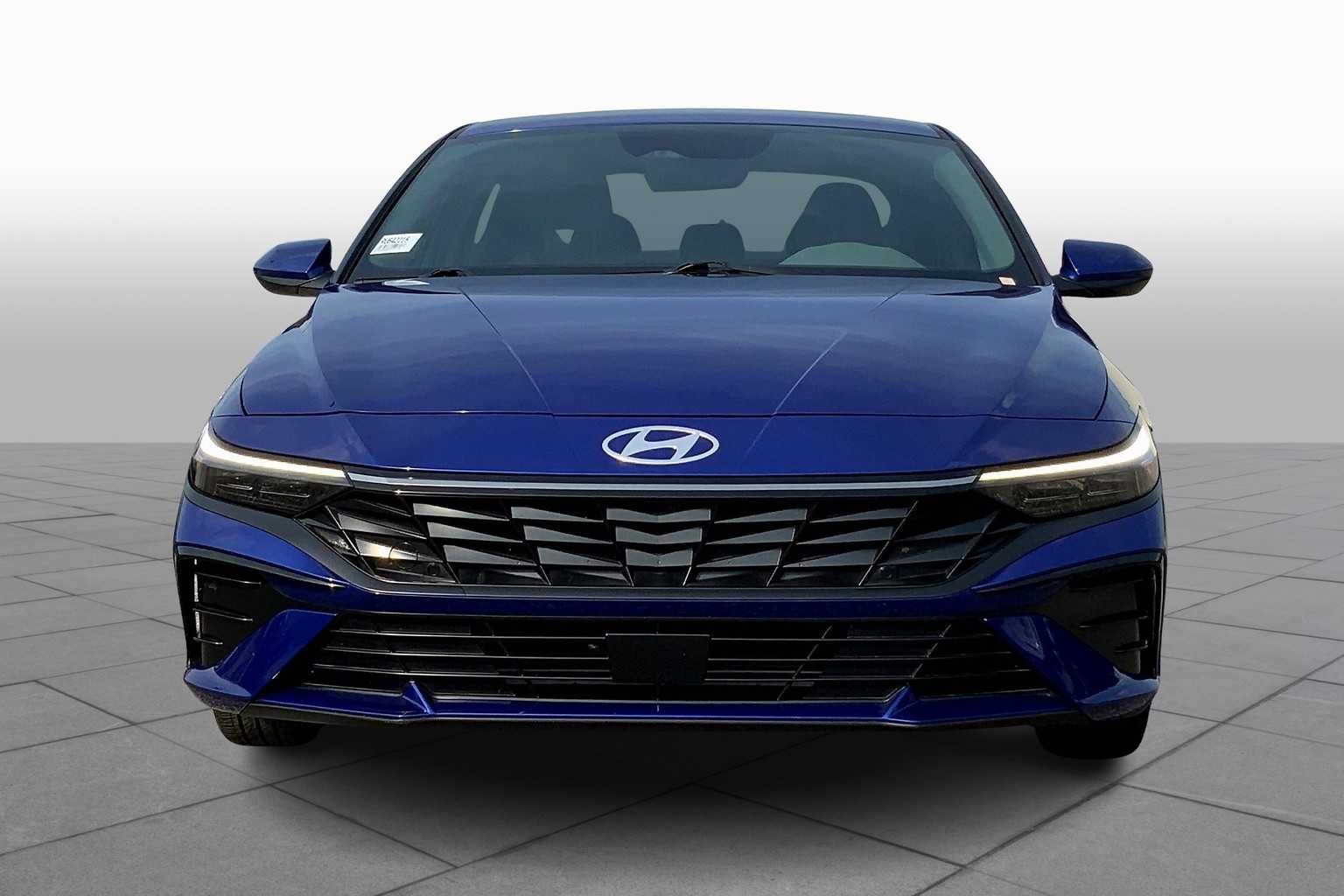 2024 Hyundai Elantra SEL Convenience photo 2