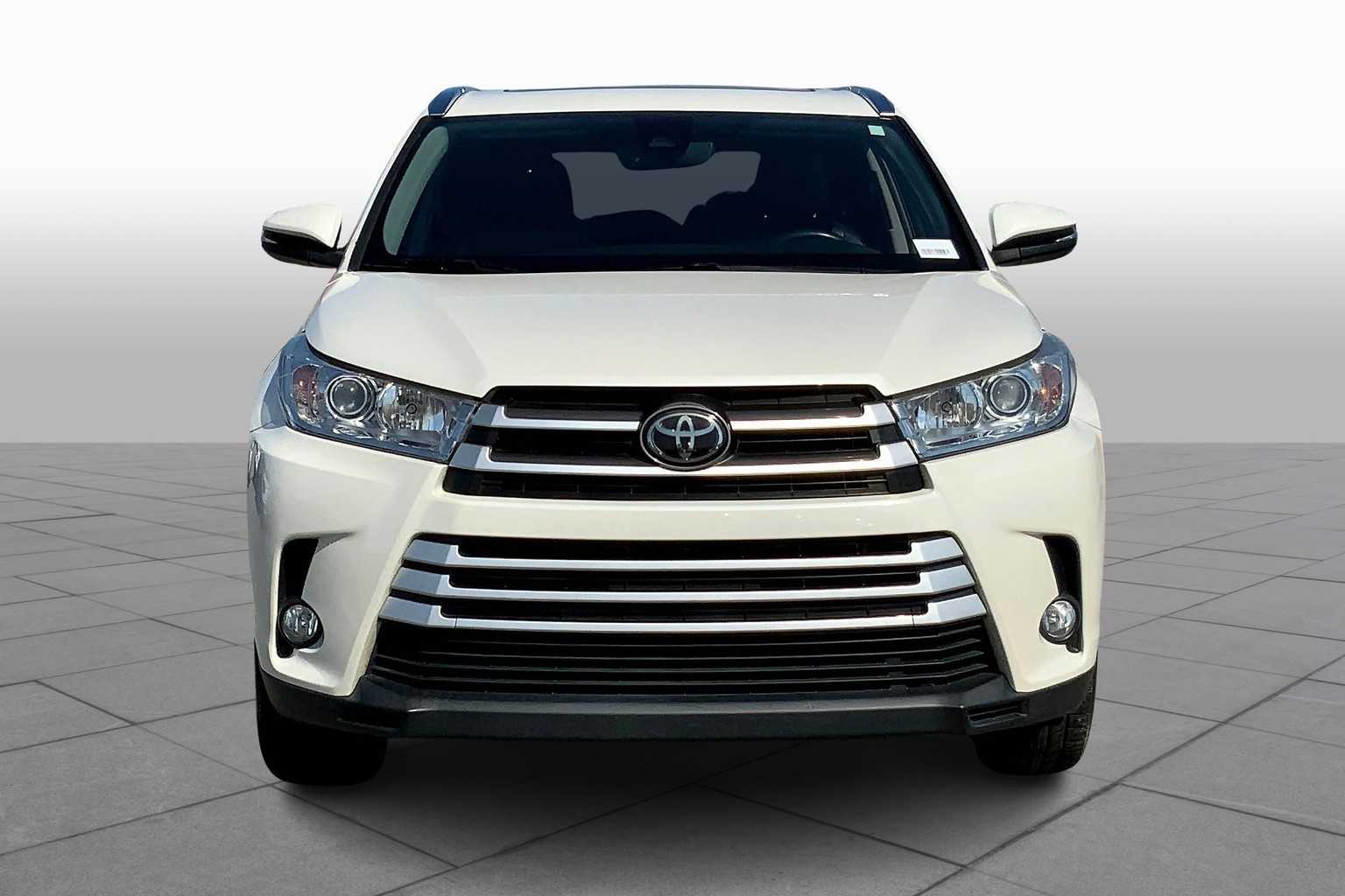 2019 Toyota Highlander XLE photo 2