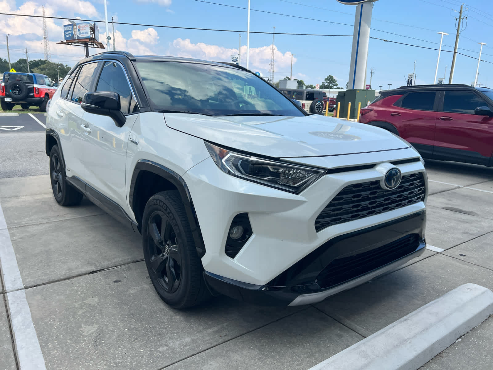 2021 Toyota RAV4 Hybrid XSE photo 3