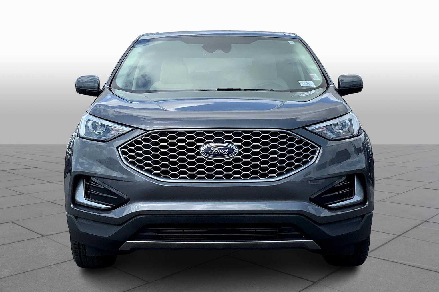 2023 Ford Edge SEL photo 2