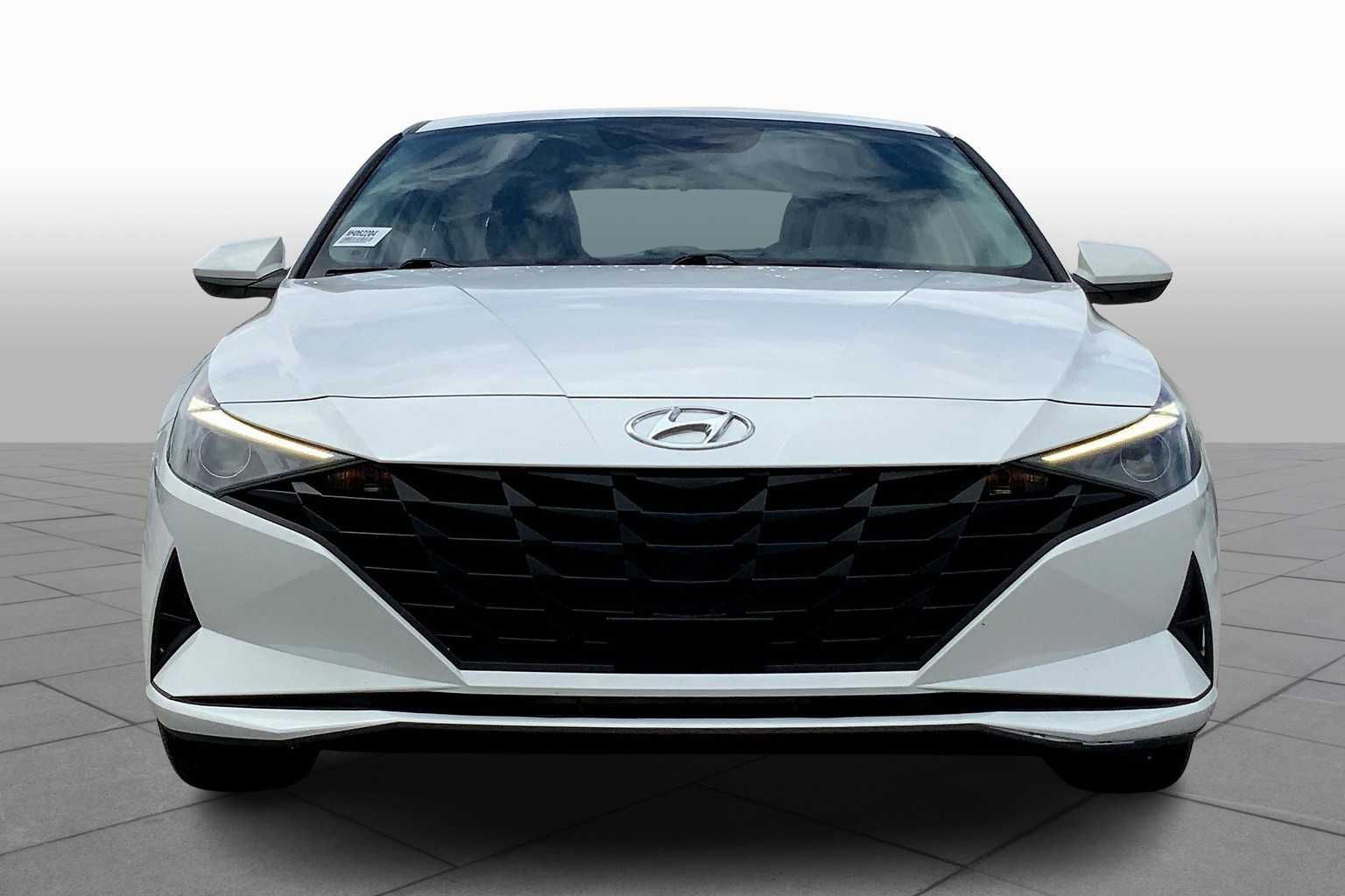 2022 Hyundai Elantra SEL Convenience photo 3