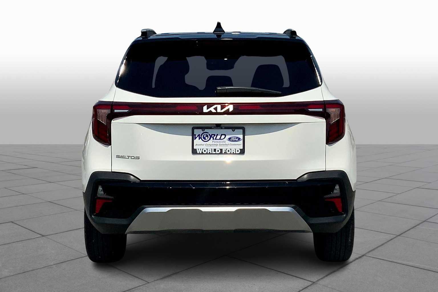2024 Kia Seltos S photo 2