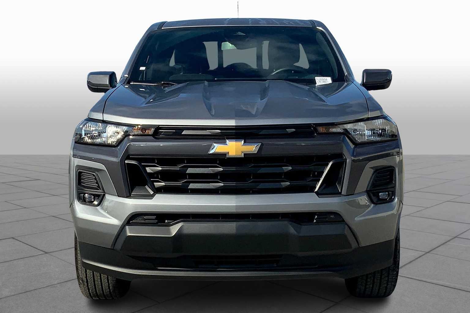 2023 Chevrolet Colorado LT photo 2