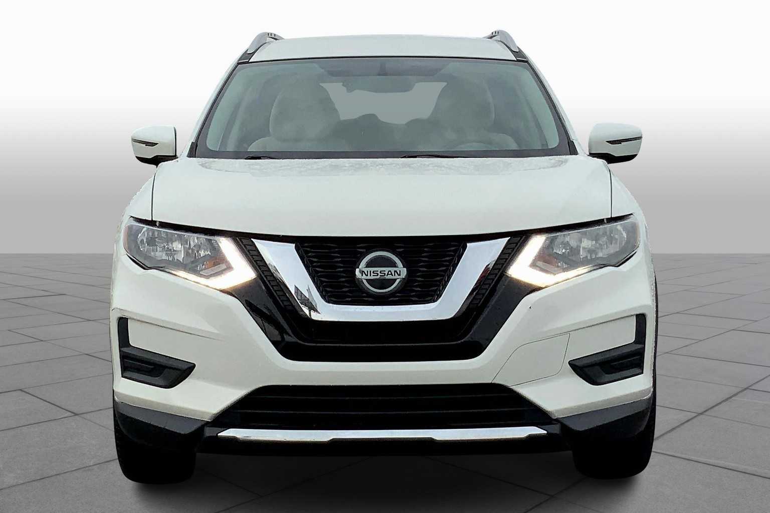 2018 Nissan Rogue SV photo 2