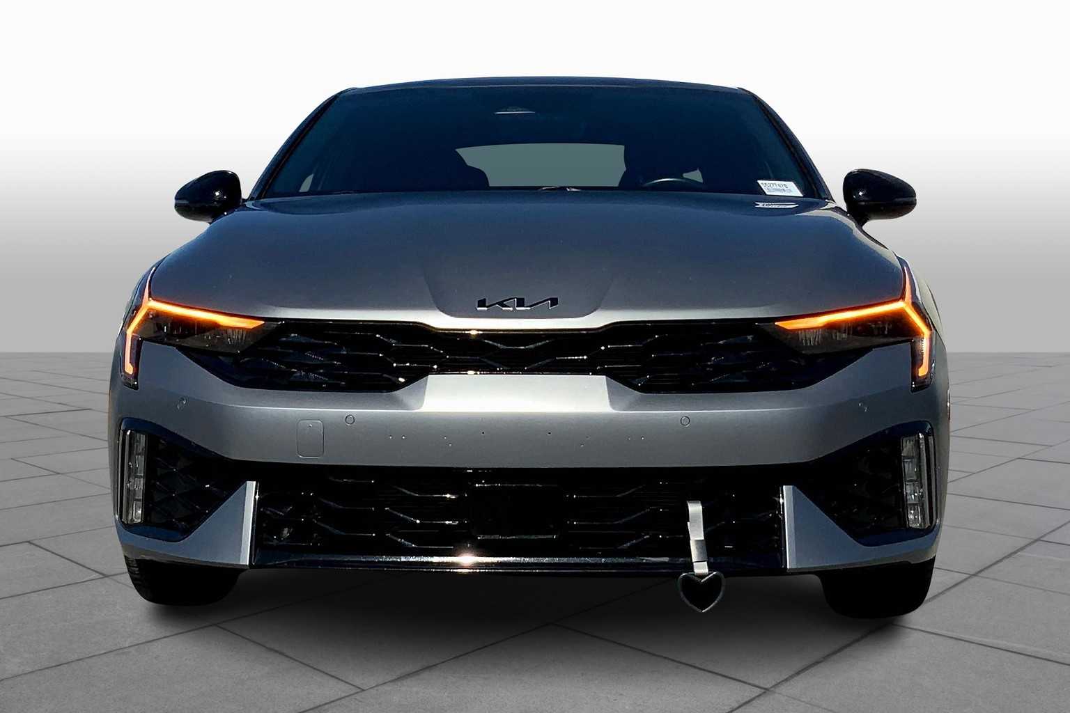 2025 Kia K5 GT-Line photo 2